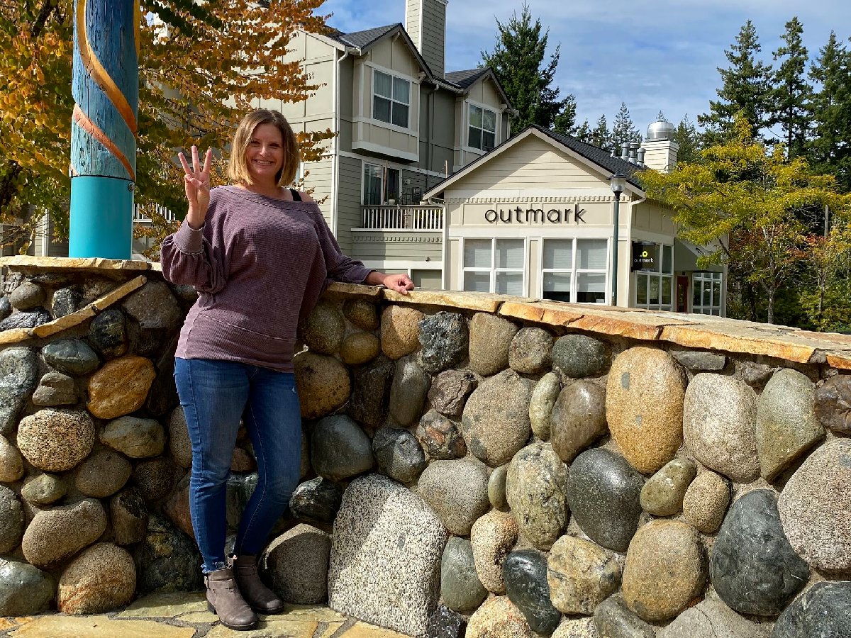 outmark's tweet photo. A little bit of advice: get yourself an operations manager who lives within walking distance from the office 😉
Shout out to Outmark's own Jen, who's been with us for three years now 🎉
We don't know how we did it before you. Here's to the next three! #FunToBeGood🤪🤪 https://t.co/YKAPQ0m1Cn