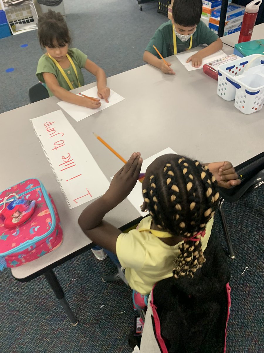 MrsBucksBroncos's tweet photo. Editing experts βοΈ @HemmenwayStreak #firstgradeadventures https://t.co/pnnUzVTykL