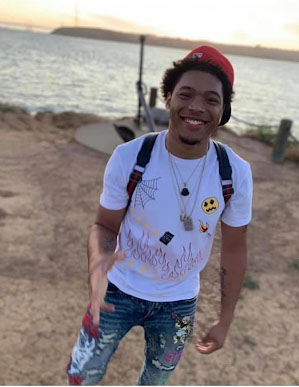 OPB's tweet photo. Barry Washington Jr. was unarmed when he died Sept. 19 after a single gunshot wound in Bend. Formal charges have yet to be filed against the suspect, a white man, as prosecutors investigate, trying to determine whether the crime was racially motivated. https://t.co/z3aBpxq9Gx https://t.co/dNlvfLATe9