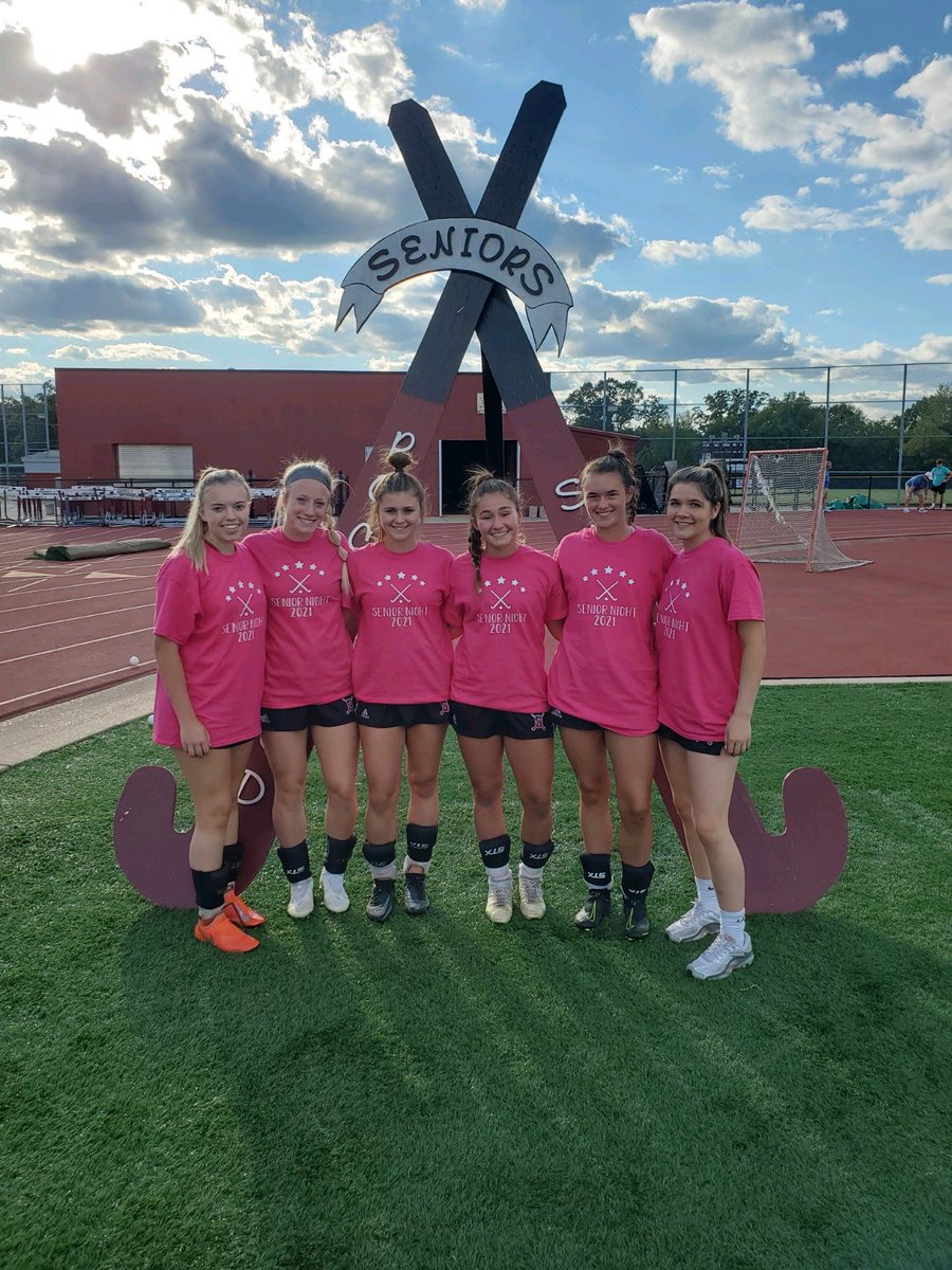 Congrats to our 6 Field Hockey Seniors on their Sr Night tonight vs Marquette.
⁦<a href="/RSHSFieldHockey/">Summit Field Hockey</a>⁩