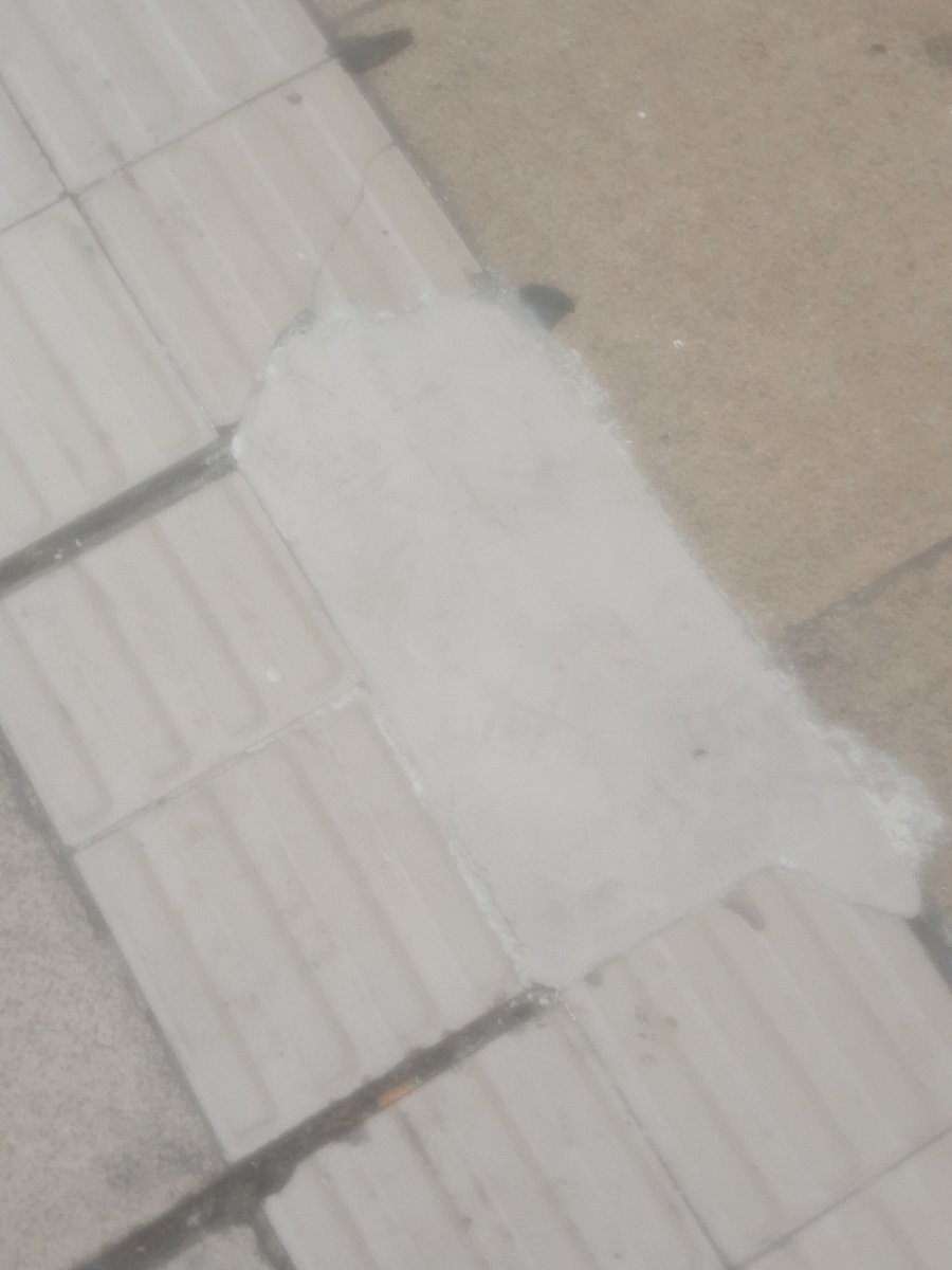srsaade's tweet photo. Que mugrero departe de @OPublicasSalt están haciendo con las banquetas en el Centro de #Saltillo solo parchando, sin piso, y hasta sellando registros. @manolojim @TeleviSaltillo @rcg_media @antonio_noticia @vanguardiamx @PeriodicoZocalo @_chuchuy https://t.co/V3dmSeNhrd