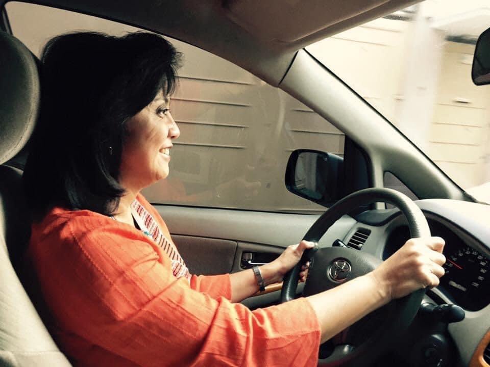 2015 Throwback photo from the facebook post of Ms. Marisa Lerias. Narerelax daw si Ma’am pag nagda-drive. WOW! Narerelax magdrive e super stressful mag drive sa manila! Ma’am @lenirobredo, sa 2022, ikaw na mag DRIVE for the country! #LetLeniLead #LENIsinAngMalacañang