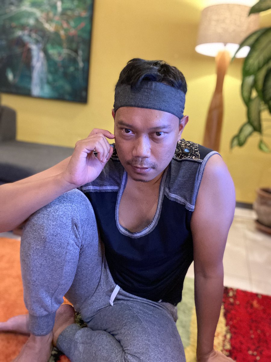 dwi_dwico's tweet photo. …………….
SEPERTI KATA ORANG, ADA KEMAUAN ADA JALAN, KALAU SAMPAI TIDAK ADA JALAN, MUNGKIN DI UJUNG GANG KAMU NGGA BACA ADA TANDA JALAN BUNTU, JADI MUTER BALIK
#photooftheday #gayasian #handsome #masculine  #baliindonesia  #indomuscle88 #asianmen  #menfashion #menswear https://t.co/cpFWex0X53