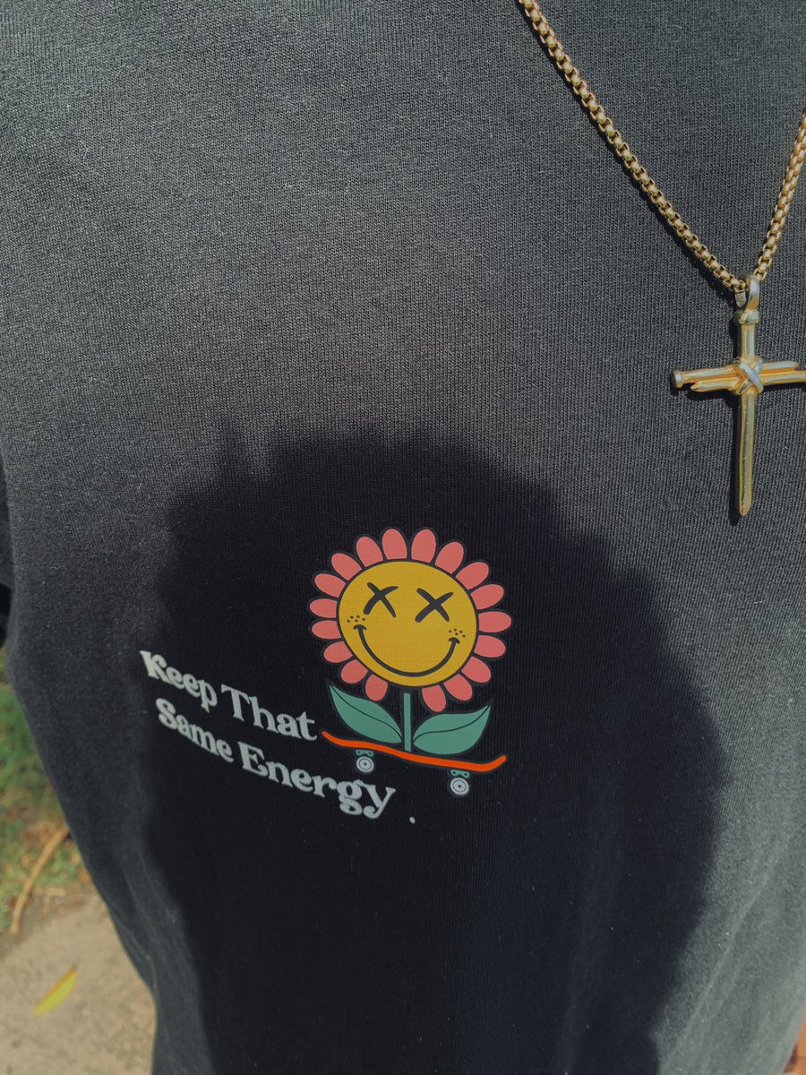 devontag4's tweet photo. I shine with no problem, that's why they really hate me https://t.co/e91fw2J81g