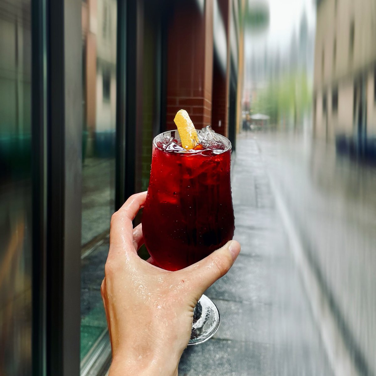 VallozzisPgh's tweet photo. Stop in tonight for a Seasonal Red Sangria! Made with Merlot, Brandy, Amaretto, Orchard Cherry, lemon and orange bitters. https://t.co/VKzyUD4w2B
