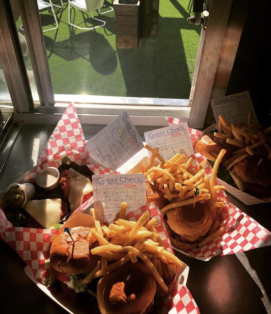 The weather is way too nice to be having drinks and eating outdoors.  We've got the Southern Slider Co @southernslidercotx food truck serving up some awesome sliders.

#tastingroom #buylocal #texasdistillery #houstonsown #craftdistillery #supportlocal #Houston #texaswhiskeytrail