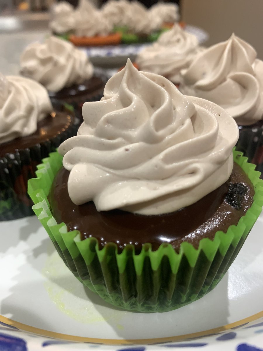 Death by chocolate cheesecake cupcakes #chocolatecheesecake #luckyfamily