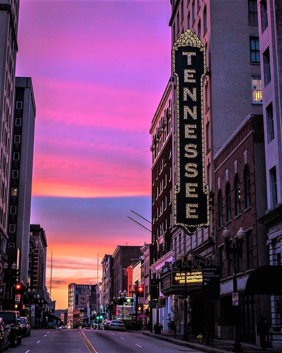 downtownknox's tweet photo. 💗💜🧡 @TNTheatre 

📷 @ericdalephoto (IG) https://t.co/VbDa3GCXfz