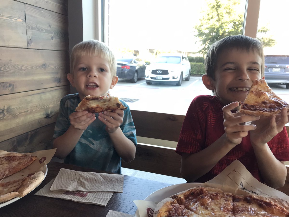 JWMutchler's tweet photo. Supporting @he_pto and @HumbleISD_HE tonight @MODPizza ! Come eat great  🍕 and mention Humble Wildcat PTO! #groupraise #humbleisd @HumbleISD #pto https://t.co/mf6flMD7PP