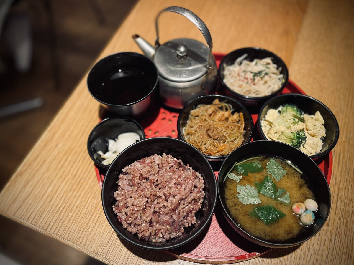 魔女っこれい 有楽町 24 7 Cafe Apartment 昨日食べたおしゃれで身体に良さそうなランチ おしゃれで身体に良さそうなのに オプションでマグロとろろご飯やアボカド明太子ご飯に変更できるし ご飯おかわり無料 お味噌汁おかわり無料 ほうじ茶おかわり