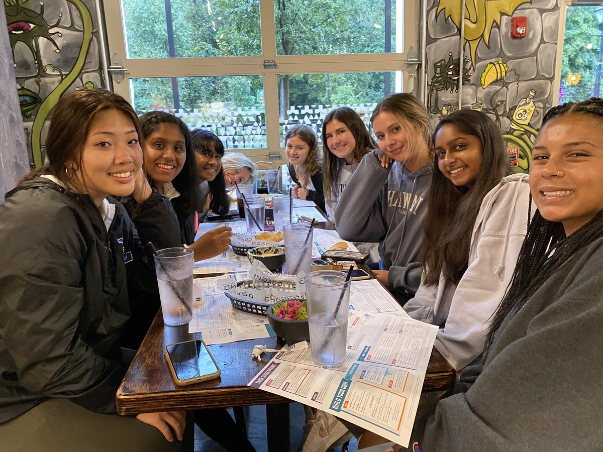 Team Dinner at Condados 🌮🌮 match tomorrow <a href="/OBHSgirlstennis/">Berlin Bears Girls Tennis</a> 🚀  #feastin #gameday