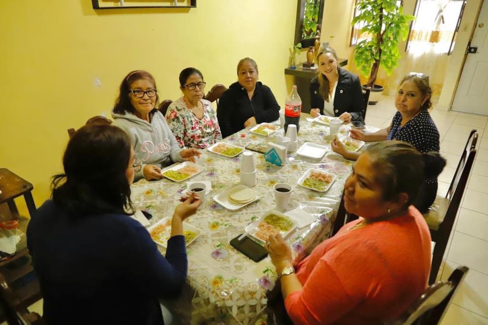 ednadavalos12's tweet photo. Pude platicar con mis buenas amigas de la colonia Fidel Velázquez de Ramos Arizpe. ¡Muchas gracias por la invitación!
#TrabajandoParaTi
#D12 https://t.co/jLugfCOELS