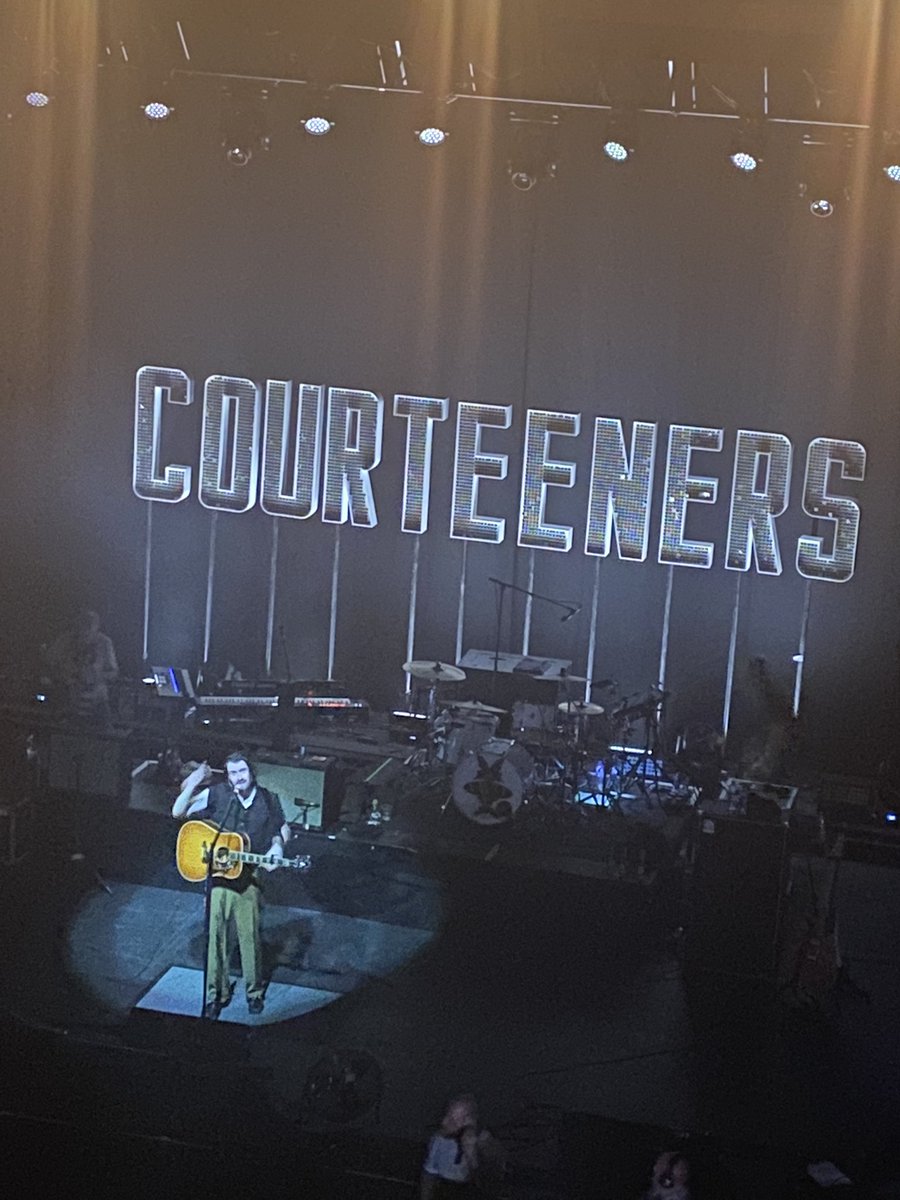 LouuMurphy's tweet photo. @What_Liam_Said what a night 👌🏻🤍@VicTheatre @thecourteeners #courteeners #victoriatheatre #halifax https://t.co/w2AFG4YFCt