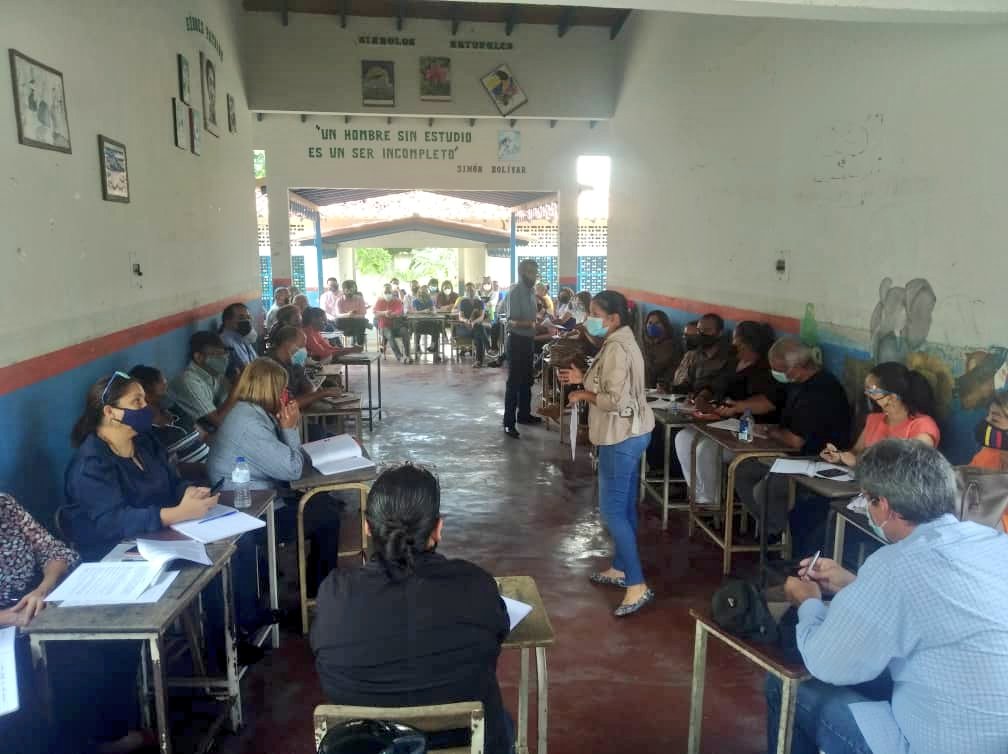 eneidalayave's tweet photo. Asimismo, se desarrolló una jornada de trabajo con el sector público y privado del estado Anzoátegui y con los representantes de colegios privados en Monagas, para establecer acuerdos que permitan precios equilibrados en esas entidades. #MaduroNuestraVozAnteLaONU https://t.co/eMV4mtl1hj