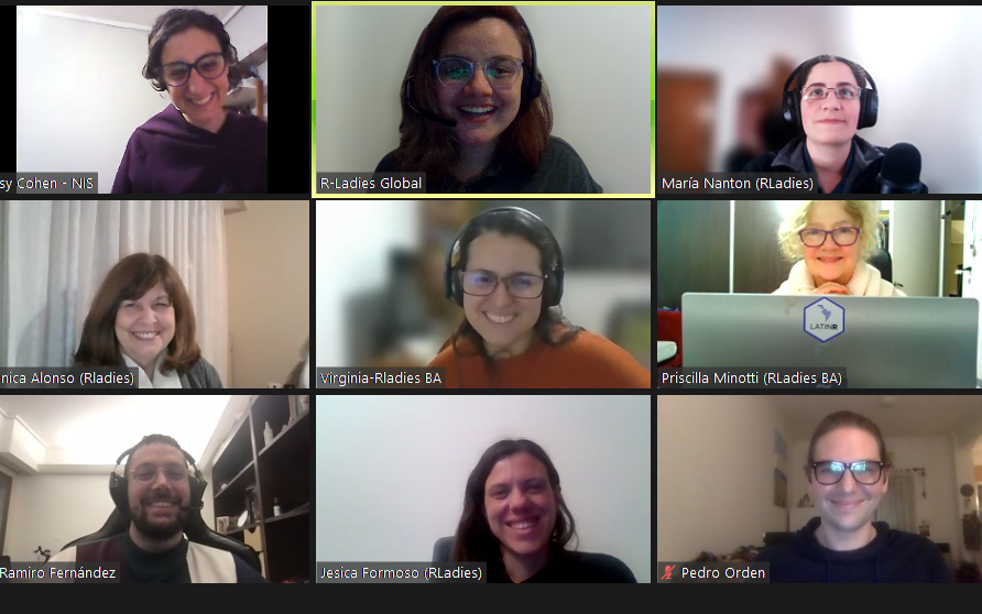 RLadiesBA's tweet photo. Gracias a todes les que asistieron a Cómo empezaR de #rladies y el NIS! Son todes parte de esta comunidad #RStats 

Acá toda la alegría del team organizador :D
@bynans1 @JesiFormoso @MonicaLA2000 @pmnatural @VA_GarciaAlonso @me_andre @pedroorden @ramaol 
@betsy_ar https://t.co/OFsqI8Ii5d