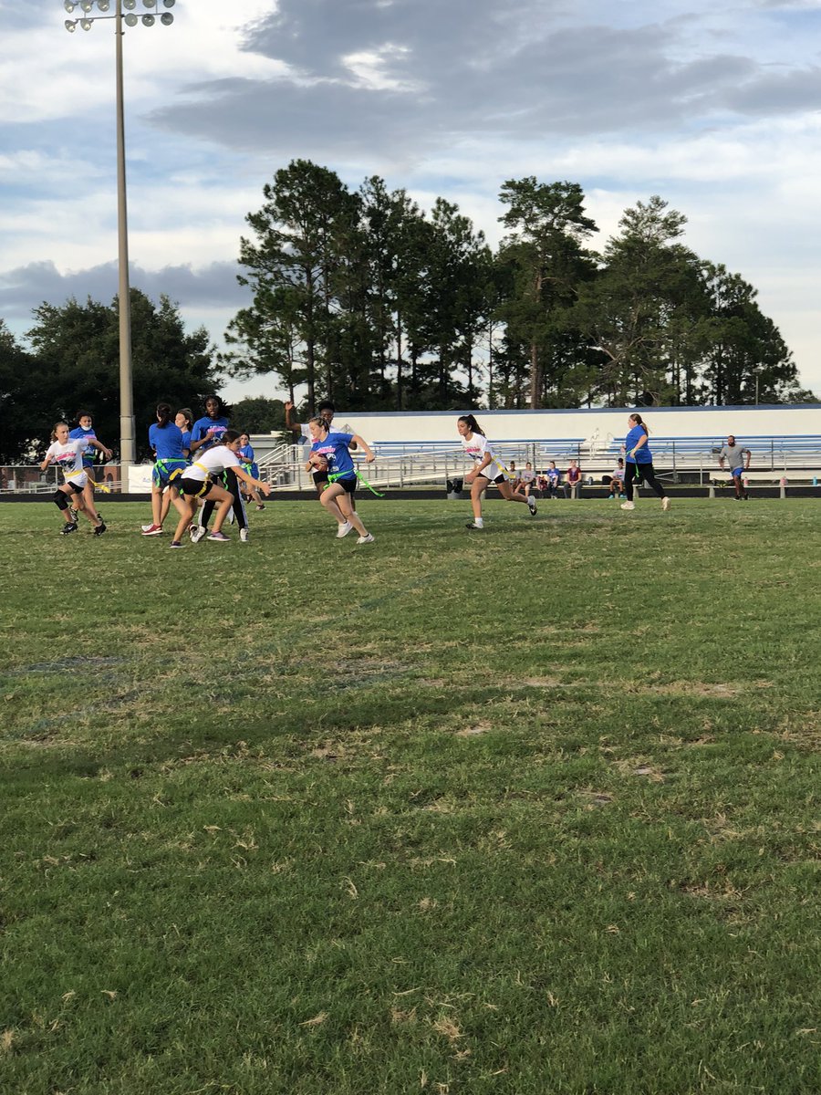 DHSWolves2025's tweet image. Some highlights from last night’s Powderpuff game. While the Sophomores took home the W, our Freshman girls played their hearts out (and had fun doing it!) So proud of you, ladies!!!👏🏼🐺