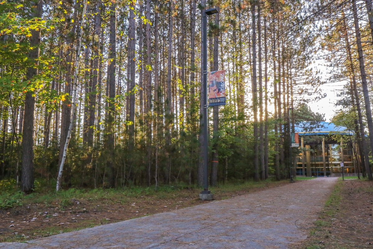 fdltccthunder's tweet photo. The #FDLTCC campus is looking beautiful on the #FirstDayofFall! Want to experience it in person? Schedule a tour today! https://t.co/zahh9UVxi5 https://t.co/5xCyAiDNp1