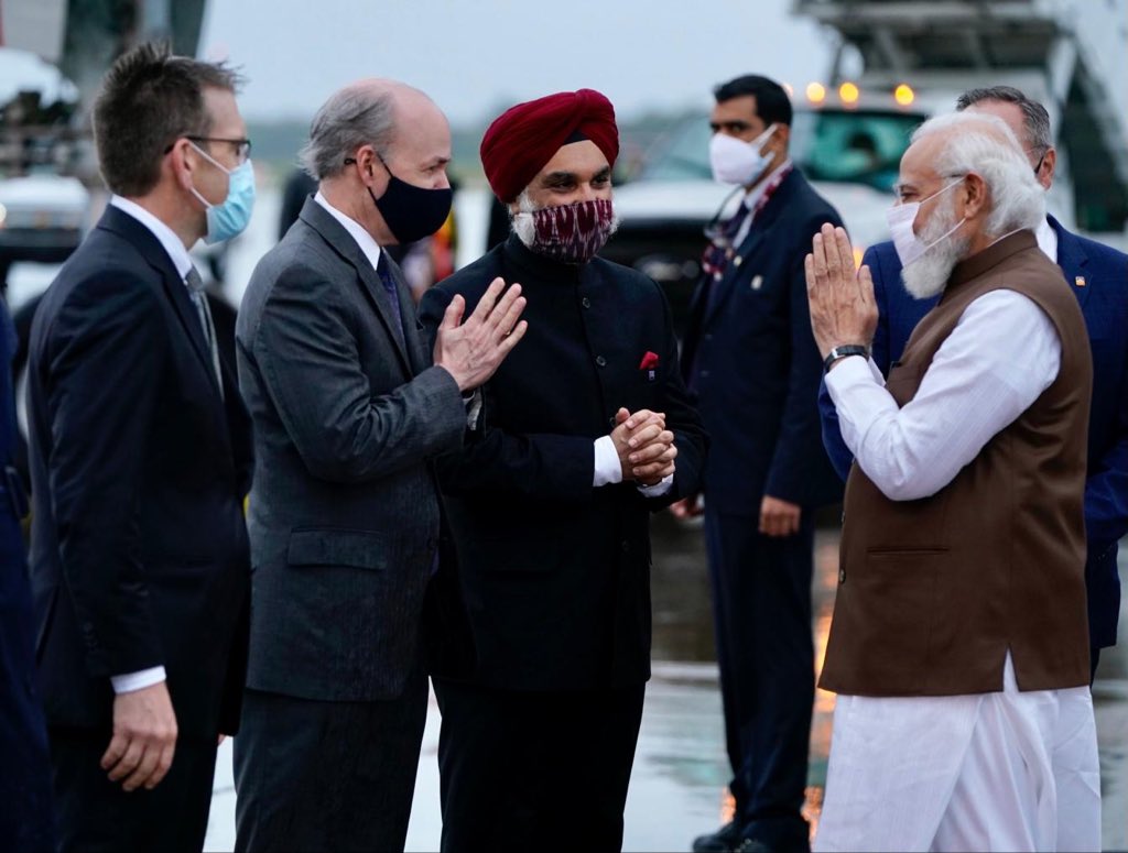 PBSHABD's tweet photo. Washington DC: PM @narendramodi greeted by Taranjit Singh Sandhu, Ambassador of India to USA &amp; Mr. T. H. Brian McKeon, U.S. Deputy Secretary of State for Management &amp; Resources https://t.co/oxdjMfonpL