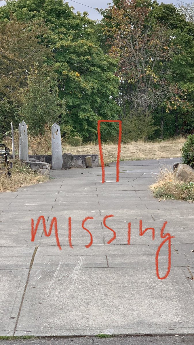 jaychadney's tweet photo. @PDXParksandRec the posts that block cars are missing from each entry point of the Peninsula Crossing Trail. Lombard, Fessenden, Willamette. There are many vehicles along that “bike” path. I don’t want to get hit by someone driving their motor home on the “bike” path. Please fix. https://t.co/U8pkgoCPkR
