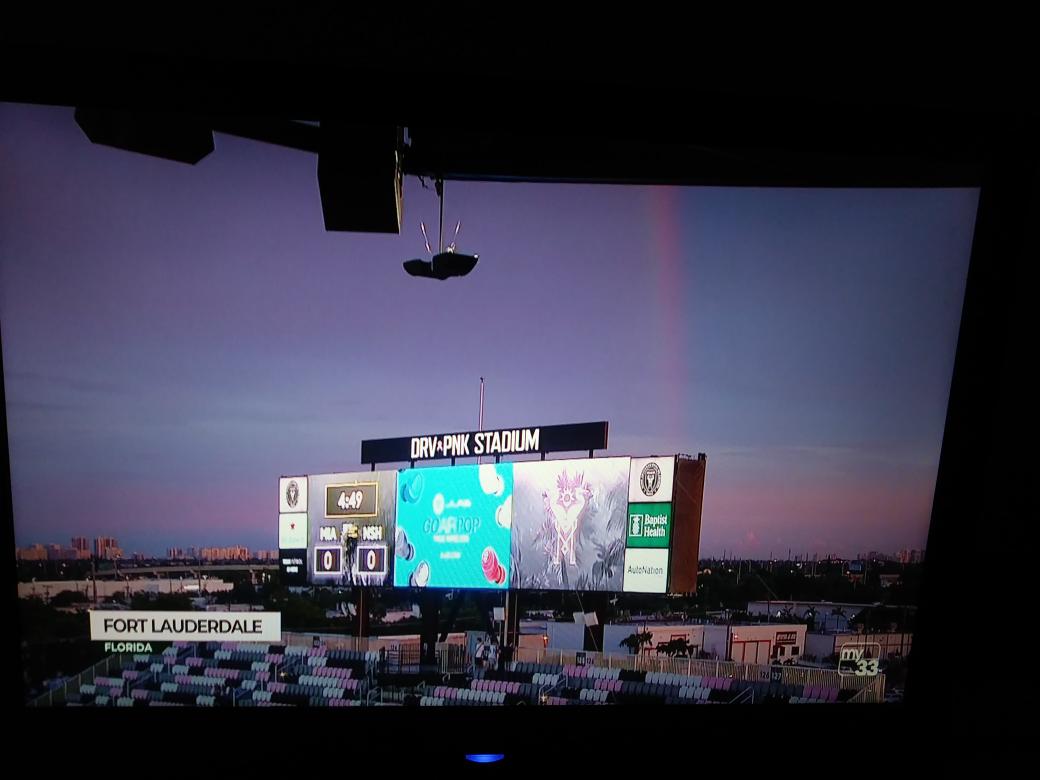 OneWorldOneGoal's tweet photo. Oof just did a 13 hour work day busy setting up laptop + iphone but going great! So wonderful to hear the always upbeat @RayHudson joyful @DreCordero and fabulous @KaylynKyle on a wed night on @CBSMiami #My33 📺 ⚽ 👍!
As often a lovely sunset + found a cool @adidassoccer bag https://t.co/gW5Gsu62Eg