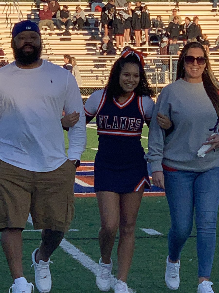 theburtalert1's tweet photo. 8th Grade Night! Thank you BMS Cheerleaders for your hard work and dedication to BMS! @Mrs_PhillipsBMS @Doctor_ACM @BMSfbcheer @jessjackson32 https://t.co/TK4SdU1Z78