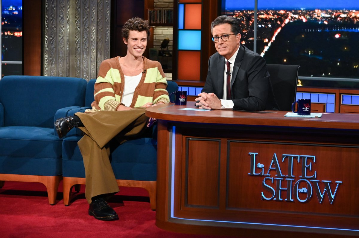 FSBRMidia's tweet photo. Shawn Mendes sendo entrevistado no 'The Late Show with Stephen Colbert' hoje em Nova Iorque. https://t.co/AgK3HseLba