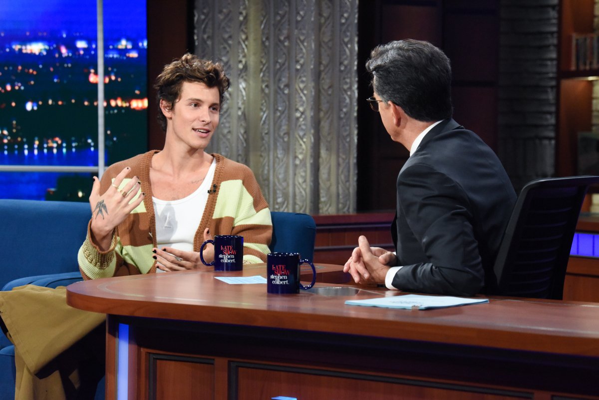 FSBRMidia's tweet photo. Shawn Mendes sendo entrevistado no 'The Late Show with Stephen Colbert' hoje em Nova Iorque. https://t.co/AgK3HseLba