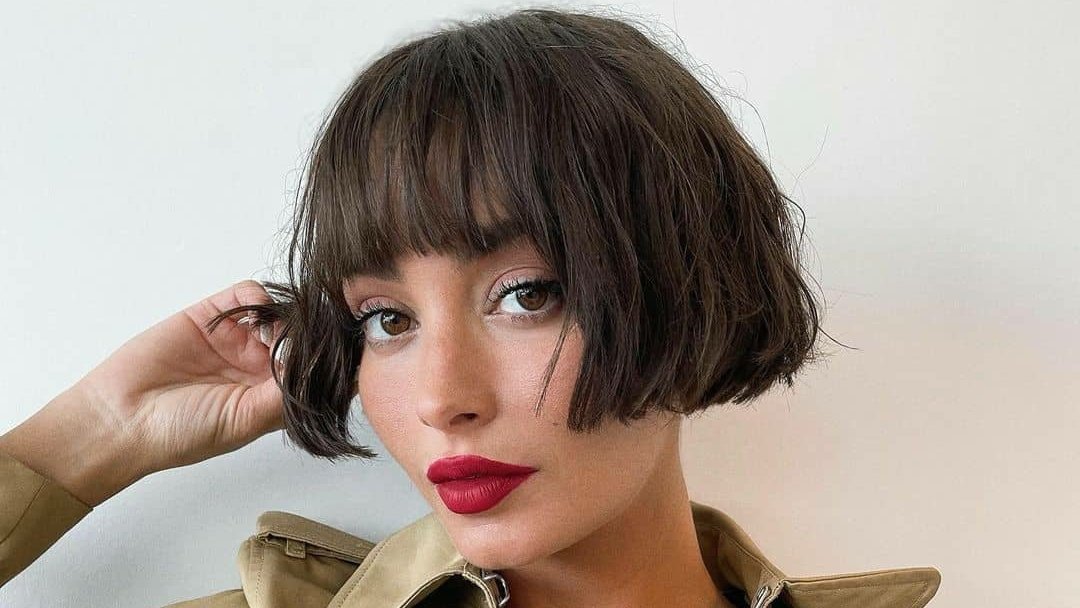 BernardiBeauty's tweet photo. french bob 🇨🇵 × NYFW🗽
hair artist : erickinvisible 🔆
model : taylor lashae 💋
.
.
.
.
.
.

#hairbyerickson #erickinvisiblehair #bumbleandbumble #goodhairday #ghdhair #bluntbob #texturedbob #frenchgirlbob .#bobhaircut #bluntbob #frenchgirlbob  #fringebangs #microbob https://t.co/eiGi1q2jg9