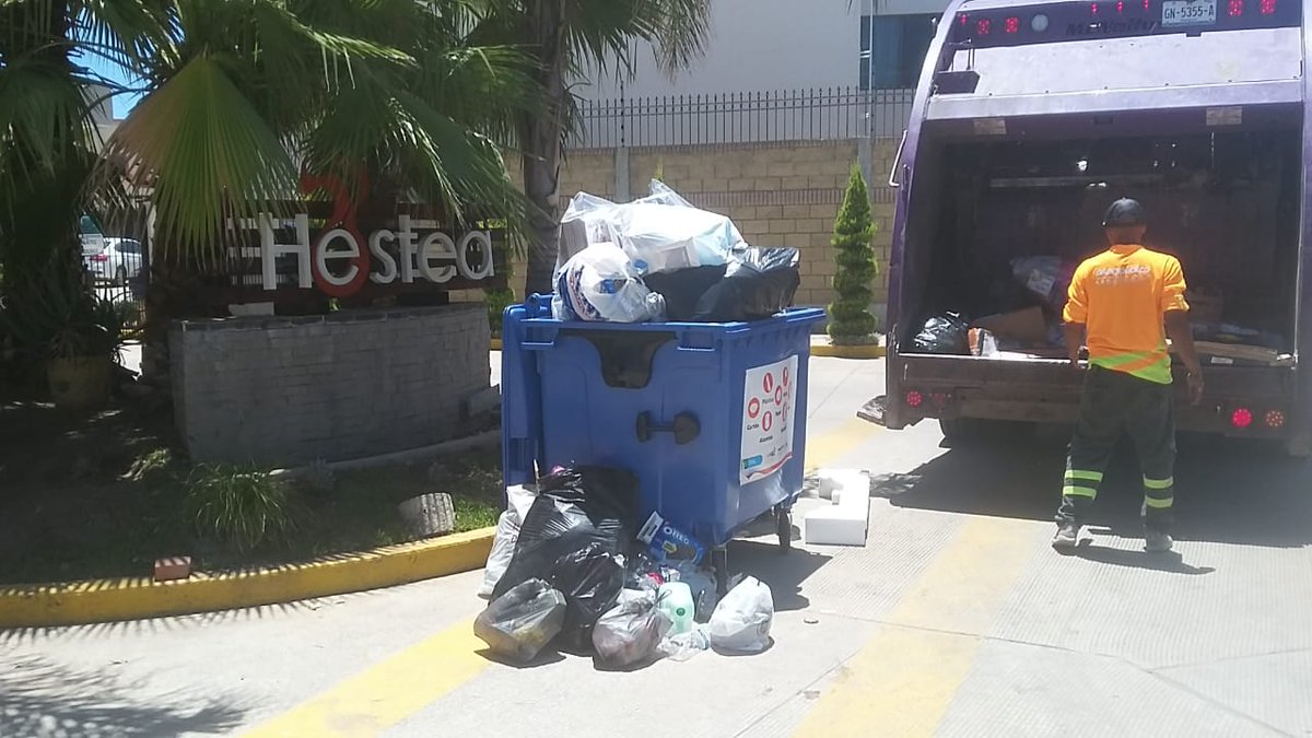 SIAP_Leon's tweet photo. Durante estos 3 años, logramos la integración de 189 fraccionamientos al programa Separa para la recolección de residuos valorizables.
#ContigoYPorTiLeón ➕ Sustentable se adquirieron 472 contenedores para promover la separación de residuos desde casa.
#InformeHLS https://t.co/GhNVGEDy5b