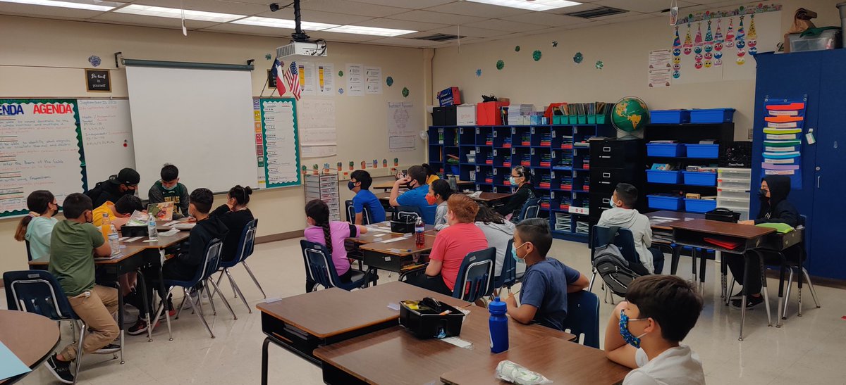 Thank you Huskies for reading to our students!📙They enjoyed the book and  questions. 💗 <a href="/HolmesHuskyFB/">Holmes Huskies Football 🏈</a> <a href="/IsaacGaitan6/">Coach Gaitan, M.Ed.</a> <a href="/NISDVillarreal_/">Villarreal ES</a> <a href="/NISDHolmes/">NISD Holmes</a>