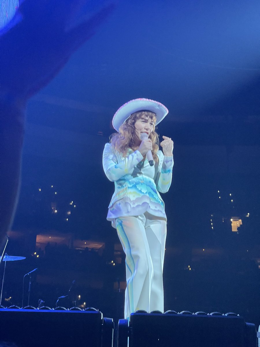 a reminder that jenny lewis is so hot and i would let her do whatever she wants to me! https://t.co/7TCsI7dPnu