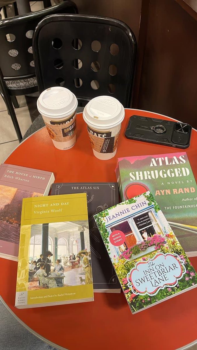 ProfGustincic's tweet photo. G-Family night out - books for all and coffee for mom and dad. #books #readforsuccess #read https://t.co/akOTop0Top