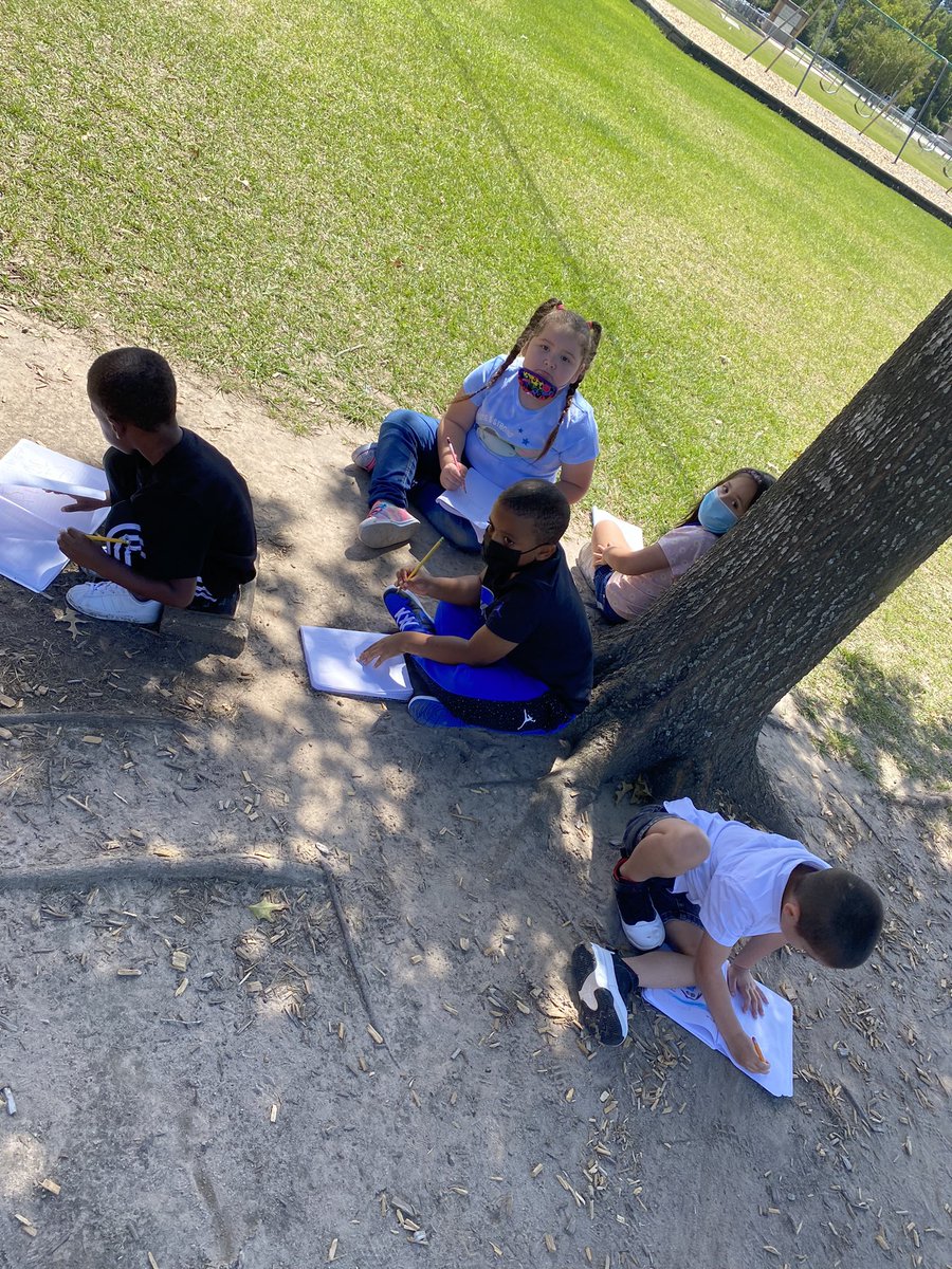 BellRicks1's tweet photo. 85 degrees, humidity LOW, learning moves to OUTSIDE! 
They were so focused. (There was a class that came out for recess as I started teaching.) Everyone wrote about a part of the playground or things they saw! This was the best part of my day!  @GreenwoodKISD #KindergartenRocks https://t.co/AwsjwPoeHV