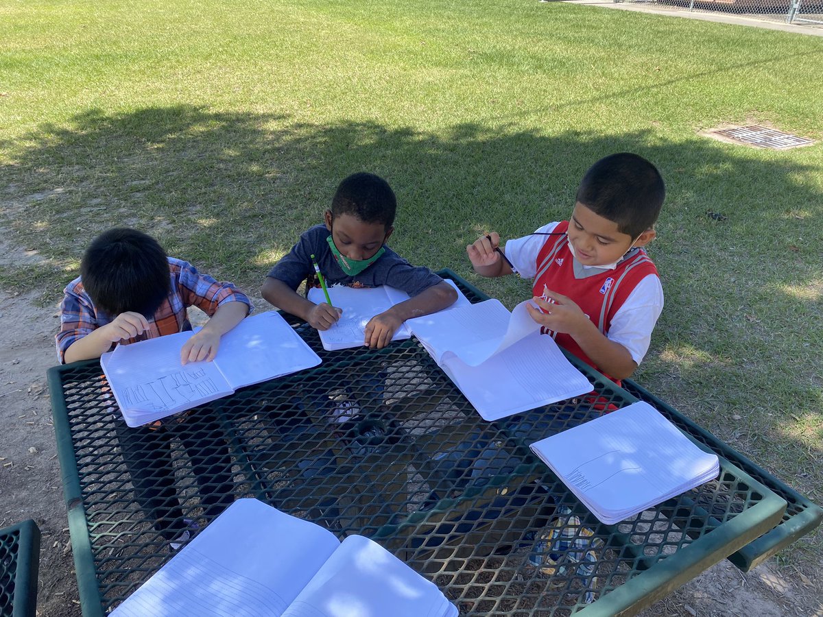BellRicks1's tweet photo. 85 degrees, humidity LOW, learning moves to OUTSIDE! 
They were so focused. (There was a class that came out for recess as I started teaching.) Everyone wrote about a part of the playground or things they saw! This was the best part of my day!  @GreenwoodKISD #KindergartenRocks https://t.co/AwsjwPoeHV