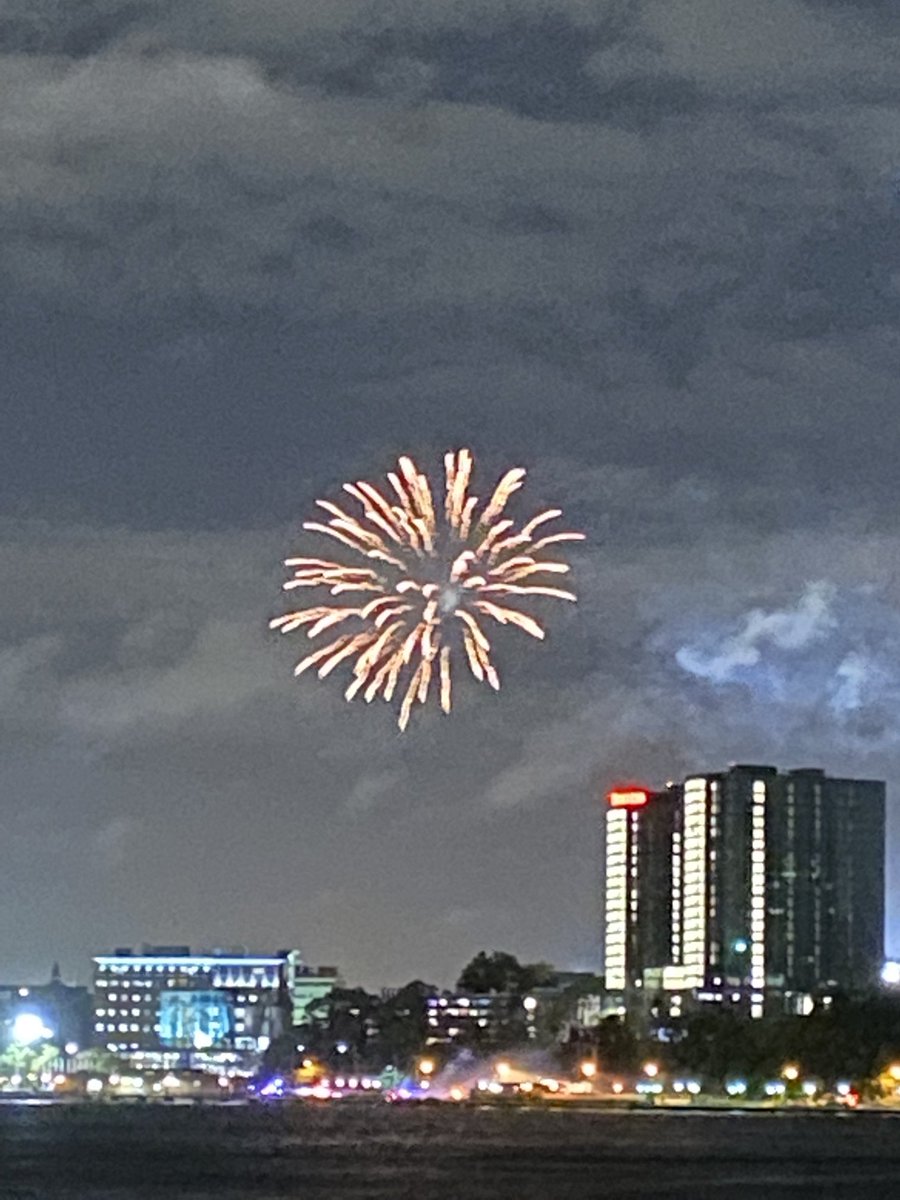 BrooklynRocks's tweet photo. What’s going on in Hoboken tonight? https://t.co/wZuer569qh