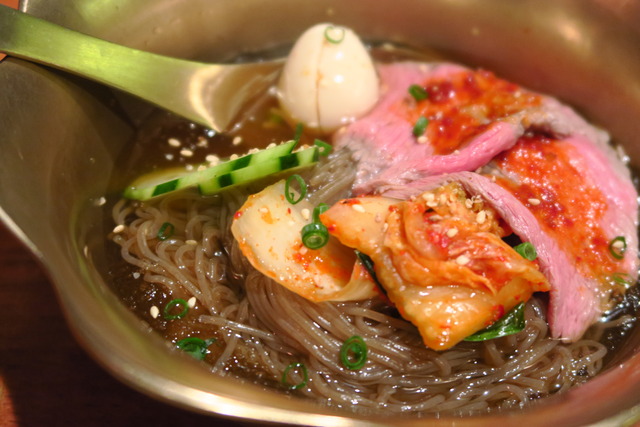 hatsu823's tweet photo. さっぱり〆と言えば🍜旨い冷麺7選
ユッチャ��「葛冷麺」六本木
エイジング・ビーフ 「柚子おろし冷麺」新宿三丁目
焼肉かねこ「ローストビーフ入り冷麺」代官山
食道園「平壌冷麺」蒲田
好ちゃん 「すだち冷麺」中目黒
焼肉 X「キャビア冷麺」西麻布
ヤキニク ダイチ「特製和牛だし冷麺」六本木 https://t.co/A5aqSTQMeT