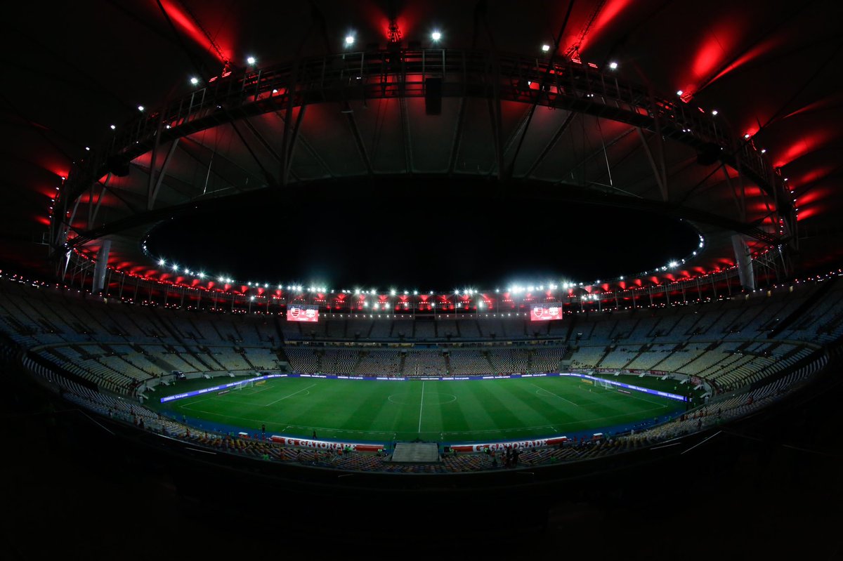 Flamengo's tweet photo. Noite de Mengão! 💪❤️🖤

#FLAxBAR #VamosFlamengo

📸 @mcortesdasilva8 e @gilvandesouza9 / CRF https://t.co/6ubnxl7SSn