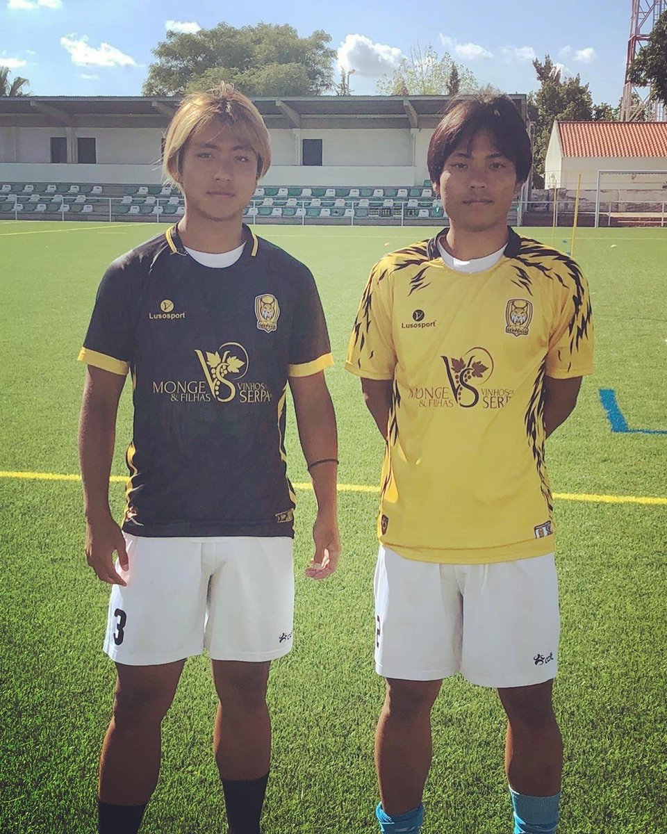 w_f_experience's tweet photo. 🇵🇹ポルトガル留学情報🇵🇹
⁡
W.F.Eサポート選手の2名がポルトガル4部のチームと契約した事をご報告いたします✍️
この度監督からの強い獲得要望が実り
4部では異例のプロ契約が決まりました‼️
⁡
近日、ポルトガルチャレンジに向けた
重大投稿をアップします📣
乞うご期待。

⁡ https://t.co/cTycXMhBCA https://t.co/FJWkL7S5O8