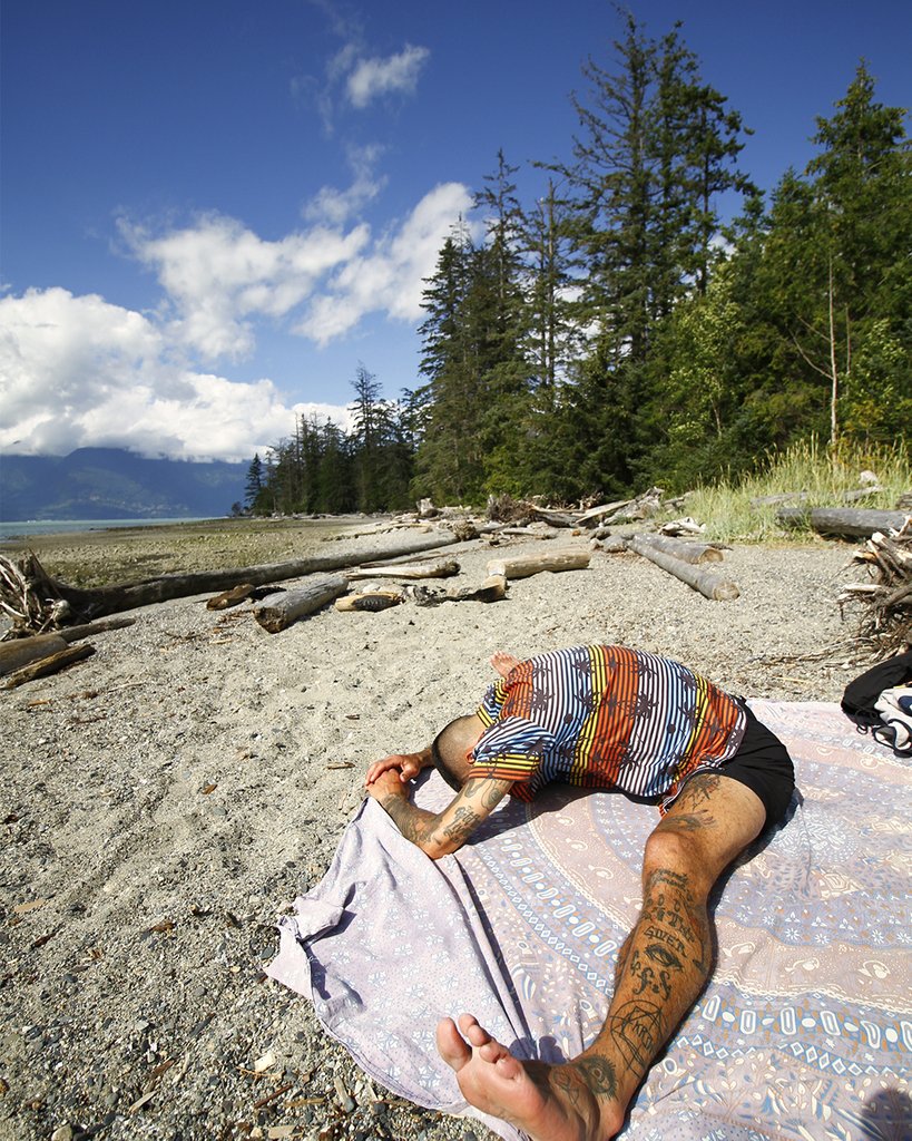 2UNDR's tweet photo. We're still holding on to summer. ☀️
#2UNDR #JoeyPouch #FirstDayOfFall https://t.co/bsUORwv37s