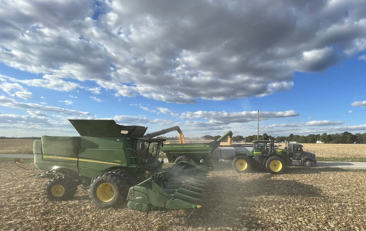 matt_swinger's tweet photo. 🌽 going on 2 weeks and they finally found me!? #Harvest2021 https://t.co/JhngFSeIJa