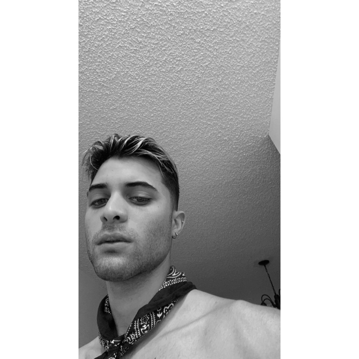 CNCOmusicHQ's tweet photo. Erick via Instagram stories https://t.co/oVuzPhpMgW