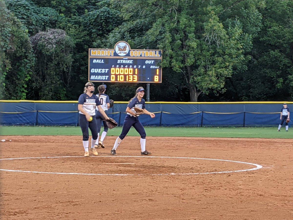 EC05Bilz's tweet photo. These two! 🧡💙
Big team win @Marist_Softball
Lulu kicked it off with and RBI single and Rachel pitched a gem in the circle.  
My girls! @rquinnelly77  @LuluCastelo1
 
Big hits from @AveryFantucci @DeguireKatelyn and 💣 @ChristianCain22 

@EastCobbBullets https://t.co/Jp3SUvxNgp