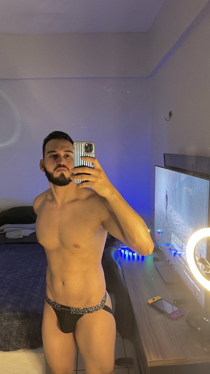 riccardosales_'s tweet photo. Achei uma cueca que não cobre direito 😪 https://t.co/7NR8D7cZFu