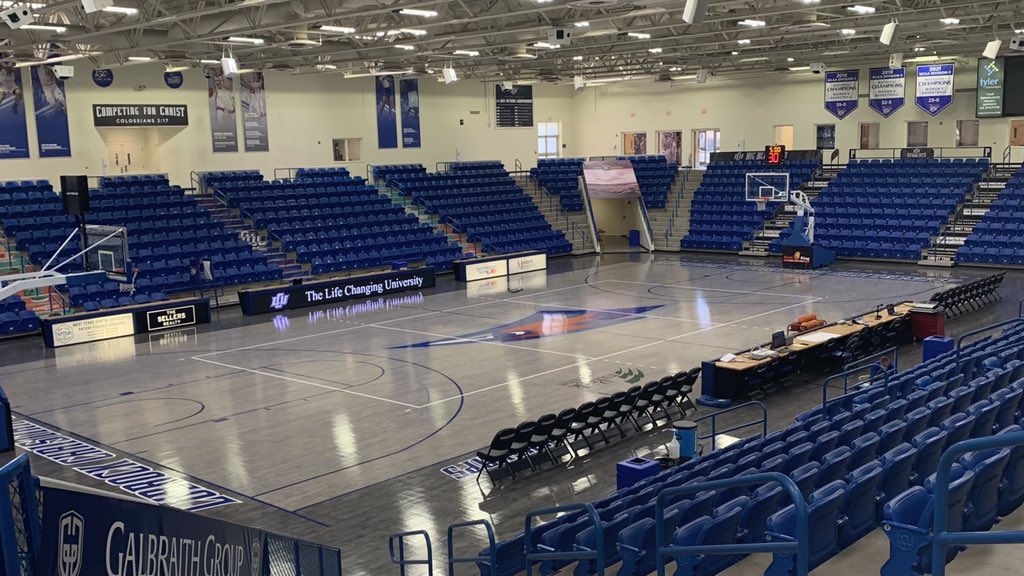 TeamRHJAZ's tweet photo. This is a D2 Arena 💯😎 D1 or BUST is a MYTH‼️

Rip Griffin Center, @LCU_ChapsMBball https://t.co/wBDhYczqJg