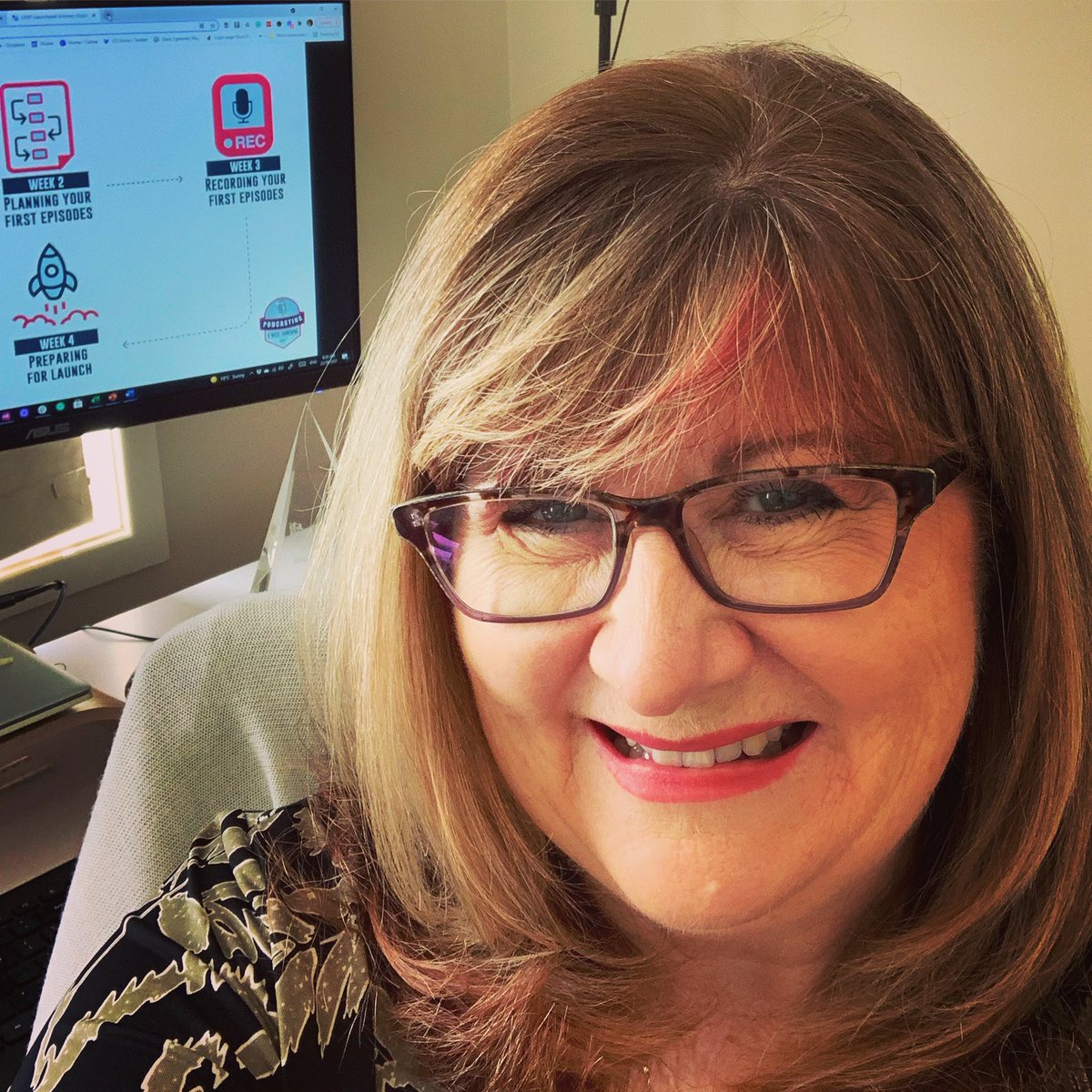 JennyPearse1's tweet photo. Getting ready to start something new! Who would have thought in a year like no other (yes even 2020) that it would be a time to test myself even more to learn and grow. I’m ready to get my creativity flowing - just ignoring lockdown fatigue and rolling with it. #JenesisGems https://t.co/QYFUJyMViu