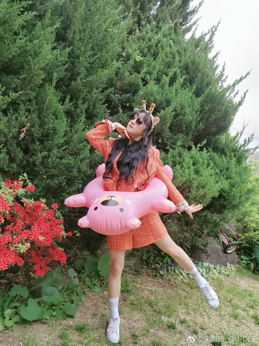 conyosataft's tweet photo. dear elicakes,

happy birthday tol! HAHAHA ganda ng mask mo. kidding aside, thank you for being a friend, fave yuqi. enjoy your day and continue being a sunshine, mwa~

                                                                        kwatro. https://t.co/mxlT98cO9S