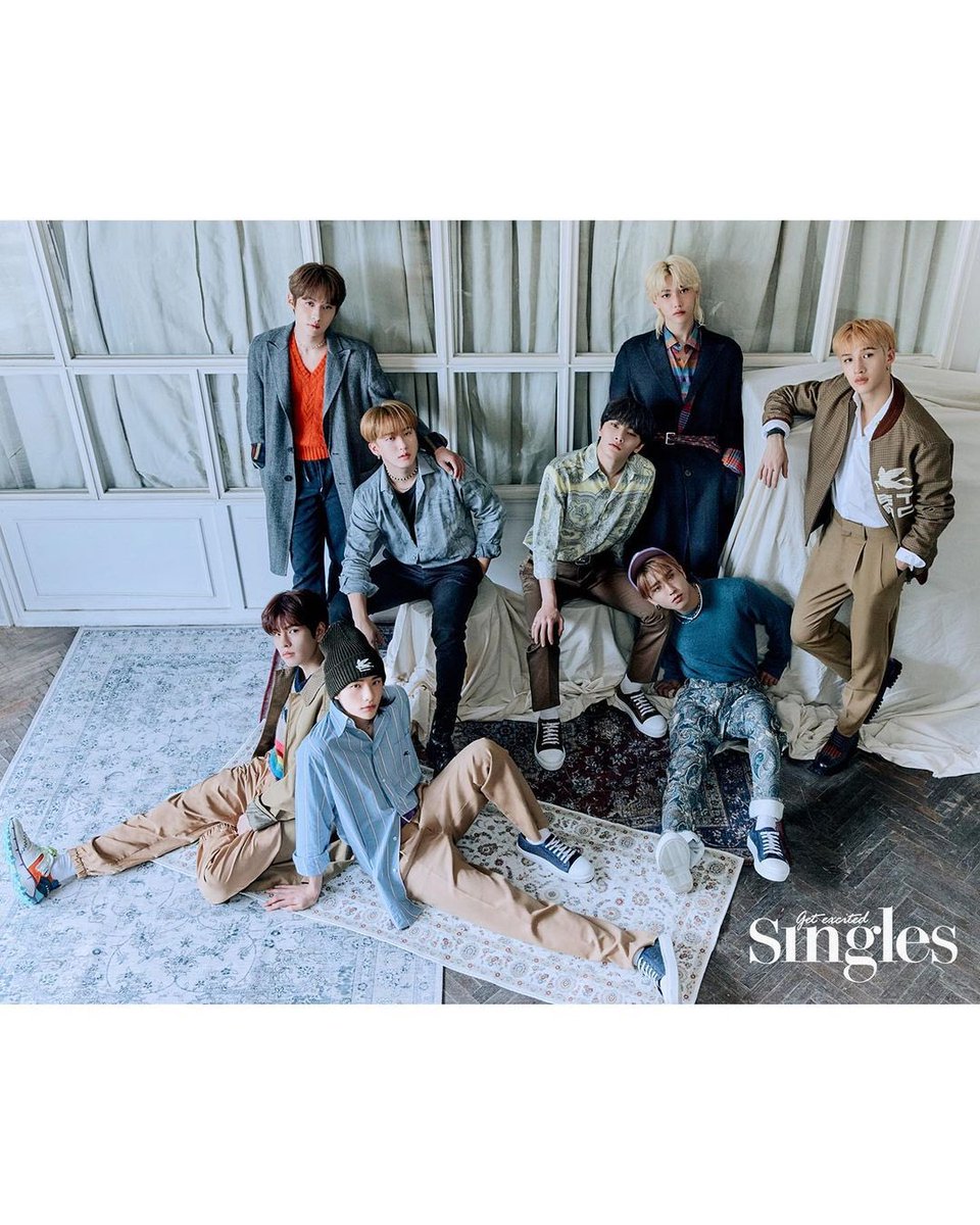 singlesmania's tweet photo. #싱글즈10월호 커버 스타✨밀리언 셀러 그룹 #스트레이키즈 와 #에트로 가 함께한 에너지 넘치는 화보 일부를 살짝 공개할게요😘 스트레이키즈와 분방한 느낌을 끌어올린 에트로의 2021 F/W 컬렉션이 만남이 특별합니다💘 @Stray_Kids

📲 https://t.co/OJFLLcaEPN
📲 https://t.co/Ilt4VbJlMy https://t.co/neDJ3Czl2t