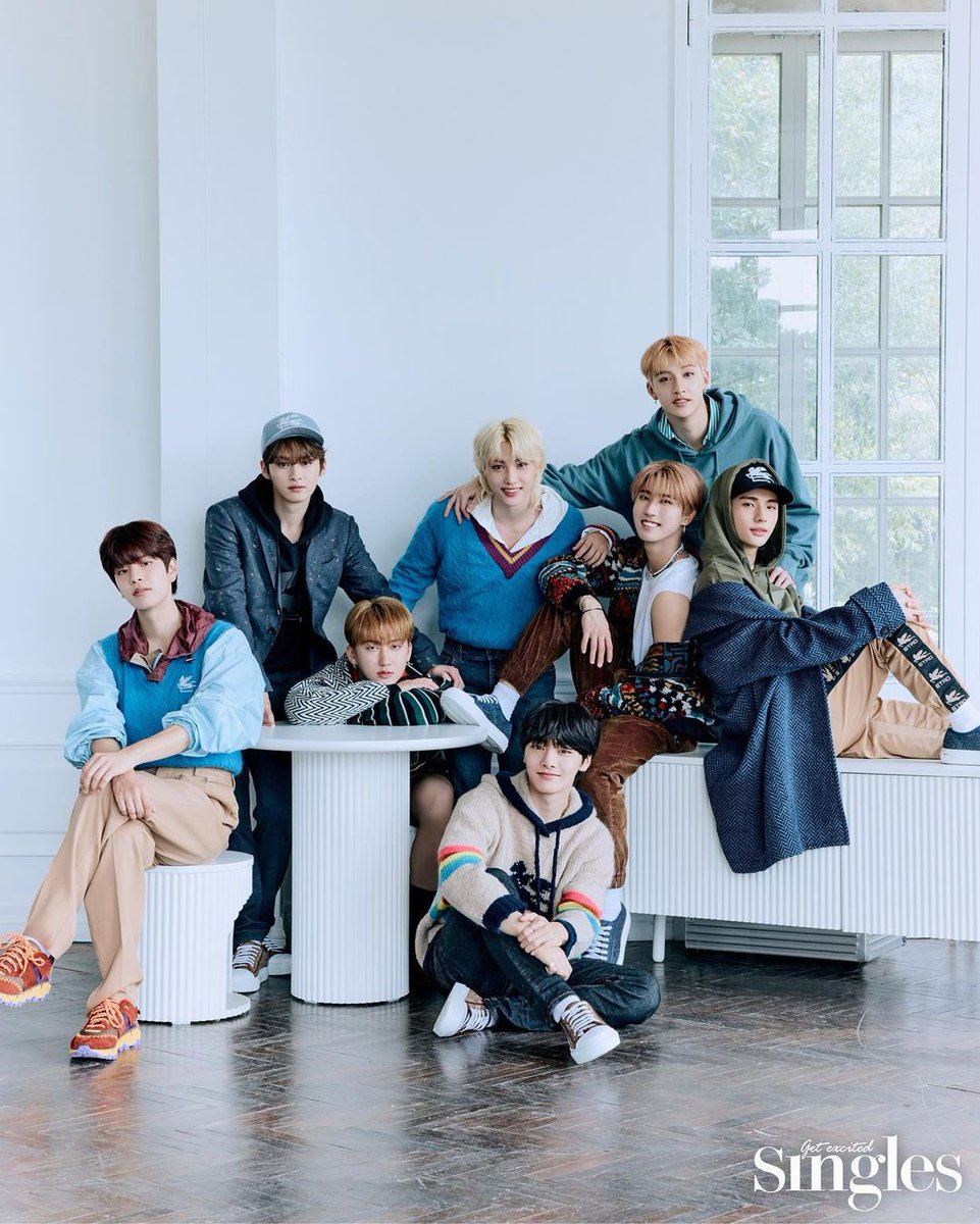singlesmania's tweet photo. #싱글즈10월호 커버 스타✨밀리언 셀러 그룹 #스트레이키즈 와 #에트로 가 함께한 에너지 넘치는 화보 일부를 살짝 공개할게요😘 스트레이키즈와 분방한 느낌을 끌어올린 에트로의 2021 F/W 컬렉션이 만남이 특별합니다💘 @Stray_Kids

📲 https://t.co/OJFLLcaEPN
📲 https://t.co/Ilt4VbJlMy https://t.co/neDJ3Czl2t