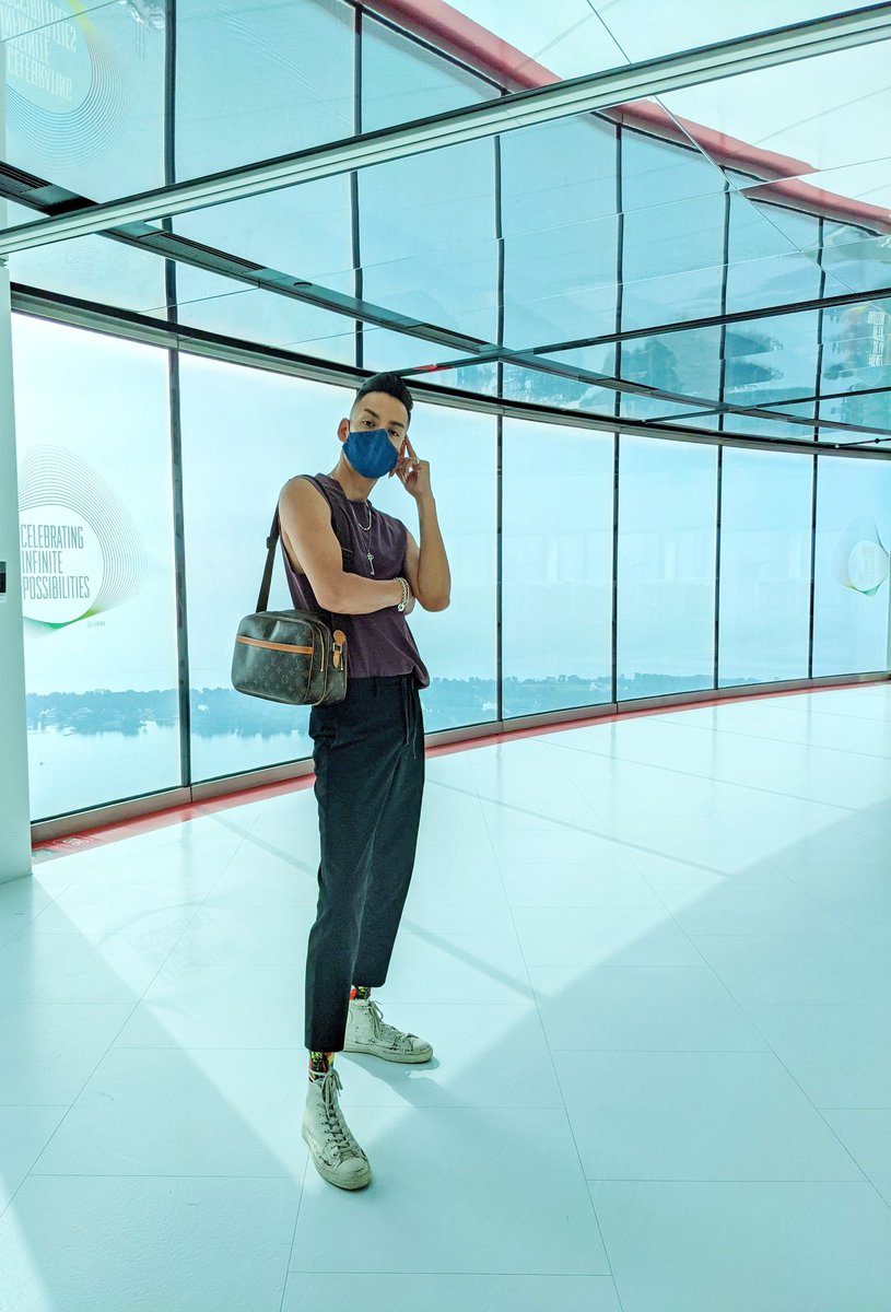 Fashionights's tweet image. Atop the only other tall b*tch I admire in #Toronto. The view is nice from the top.

#FASHIONIGHTS #CityFriendsWithBenefits

instagram.com/p/CUJJzpwgEiA/…