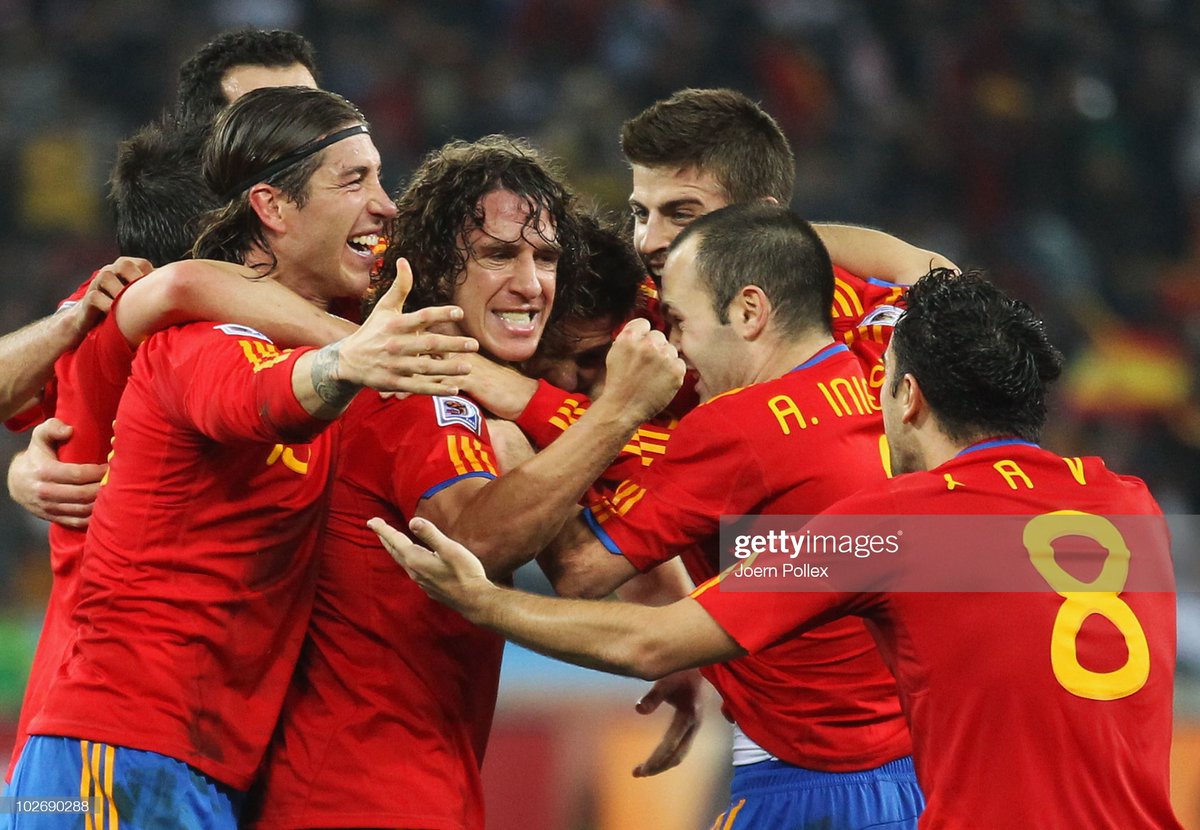 CopaLendas's tweet photo. Carles Puyol, Espanha 🇪🇸.
Copa do Mundo de 2010, África do Sul.
Campeão Mundial.
1 gol, 7 jogos.
#puyol #españa #worldcup2010 #copa2010 #fifa #campeón #leyenda #cachitosdeoro #laroja #lafuria #laselección #rfef #mosesmabhidastadium #esp #panini #catalunya https://t.co/jv7QFirQHb